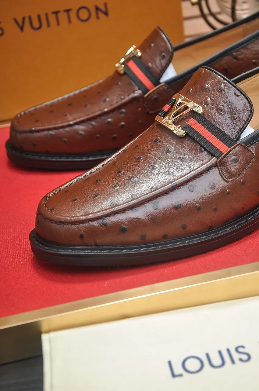 Men's men's shoes 💰460💶 [LV] (original single cowhide lining) 🍀LV's latest genuine leather business suit shoes are launched simultaneously on the official website. The first-layer cowhide imported from Italy is made of heavy gold, 💥1:1 rubber outsole from the official website. Versatile to wear, high-end without losing class, and the color combination is extraordinary. This four-season style is alluring when worn on your feet, showing off your big-name flair. Standard code 38-45 (45 customized)
